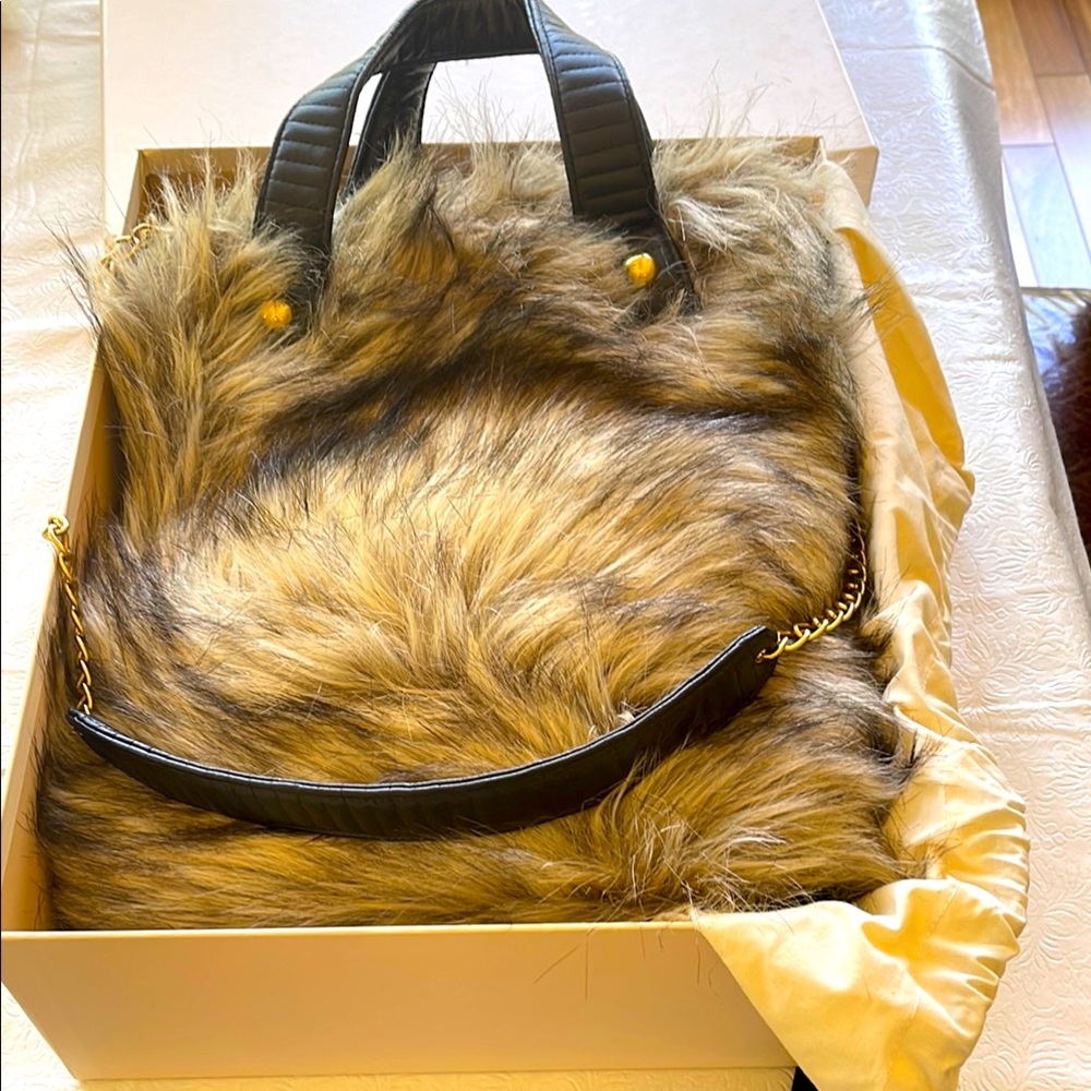 Kooreloo faux fur bag new condition